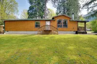 'Moose Lodge' Cabin w/ Entertainment Gazebo! - Homestays