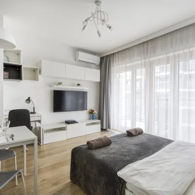Warsaw Night Apartments MennicaResidence Отели рядом с достопримечательностью «Парк Ольшина»