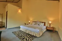 Bison Retreat - Pench