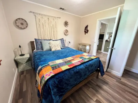 5 minutes from Beaches and the Redwoods Hotels in McKinleyville