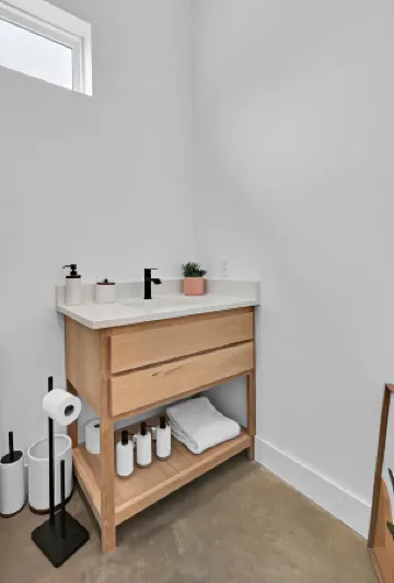 Dogtrot Hotel Suite A- Walking Distance from Magnolia Silos