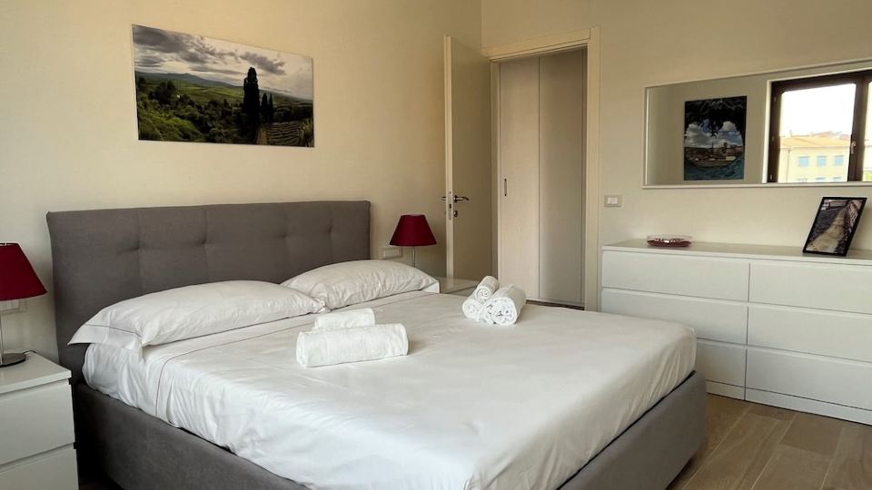 Apartment with private garden and garage