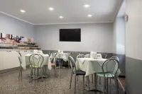 Hotel Assarotti Отели в г. Генуя