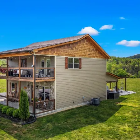 Stunning Views,Hot Tub, Game Room,Zero Stair Entry
