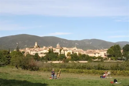 Two Bedroom Apartment with Air Conditioning, Parking and Elevator in Lourmarin