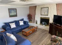Cozy 2 Bedroom 1 Bath Lake Front Cottage Hotels in Cleora
