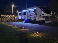 Luxurious 37' 5th Wheel. Enjoy all the fun of Glamping