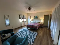 Inviting & Spacious~ Balcony~Propane Fire Pit~BBQ