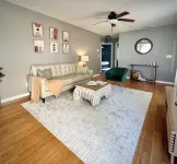 Charming 3-bedroom house with king bed  , pet friendly