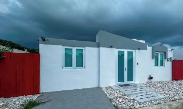 New Boutique House with Pool near the Beach