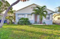 7 Mi to Dtwn: Cozy Studio in St Pete Beach! Hoteles en St. Pete Beach