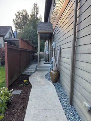 Family & Pet Paradise  2BR 2BA Home, Fenced Yard, Private Wi-Fi, Great Location