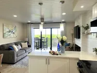 New Amazing Villa on water in charming Captiva