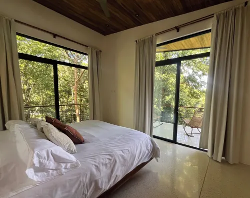 BRAND NEW 3-bedroom Jungle Villa in Santa Teresa with WiFi, AC