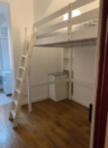 Quiet studio near amenities