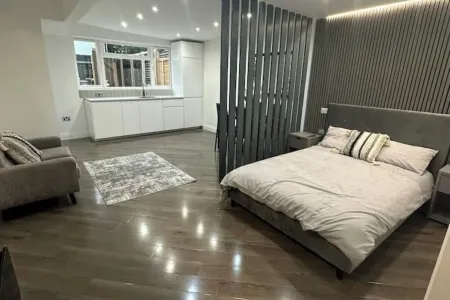 2 Massive Luxury Garden Studios with Gym Access