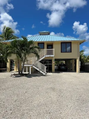 3-bedroom on water. Cable, WiFi, AC, Hot tub, Dock. Feb & March 2026 Available!! Hotels near Blue Hole