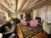 Historic 1830s Lodge/Cabin Overlooking Missouri River Hotels in St. Johns Township