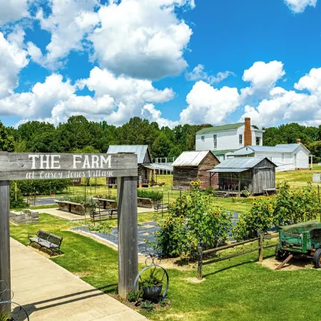Charming 1-bedroom Pearl Cottage with WiFi in the historic Casey Jones Village