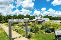 Charming 1-bedroom Pearl Cottage with WiFi in the historic Casey Jones Village