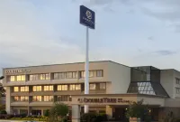 DoubleTree by Hilton Hotel Fayetteville - Parking