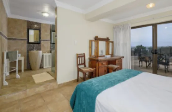 Charming Beachfront Retreat: Spacious 7-bedroom villa in delightful Margate