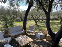 Stone Mas Galinelle in Gordes, 7 rooms, sleeps 12/14 Hotels near Lavende field