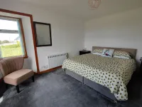 Recently Renovated Spacious 3-bedroom House in Extensive Gardens