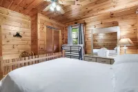 Copper Ridge Log Cabin RV/Boat/Trailer parking