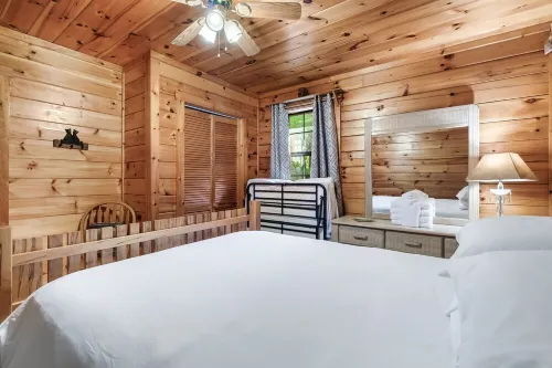 Copper Ridge Log Cabin RV/Boat/Trailer parking