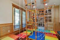 Luxury Modern Vacation House Hotels in Happy Valley