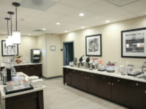 ハンプトン  イン & スイーツ マウント ローレル / ムーアズタウン マウント・ローレルのホテル