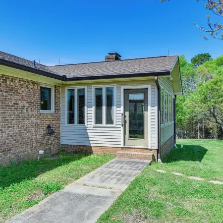 Spacious Mount Pleasant Home w/ Grill & Yard!