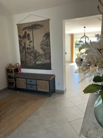 Modern family home Отели рядом с достопримечательностью «Camping Les Cigales , 3 étoiles»