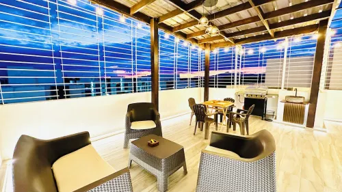 Spacious 3-bedroom apartment with private terrace, pool, AC, WiFi and more Hotels in Licey