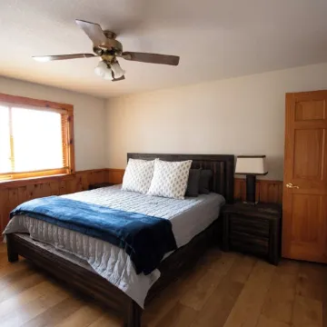 Cozy 3-bedroom cabin in charming Crosslake with WiFi and AC