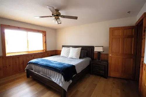 Cozy 3-bedroom cabin in charming Crosslake with WiFi and AC