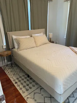 Charming 2-bedroom bungalow close to OU campus & hospitals. Hotels in 