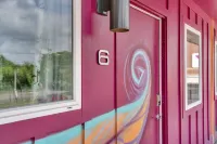 Charming Apt Close to the Garden District, Wi-Fi, Off-Street Parking, and More!