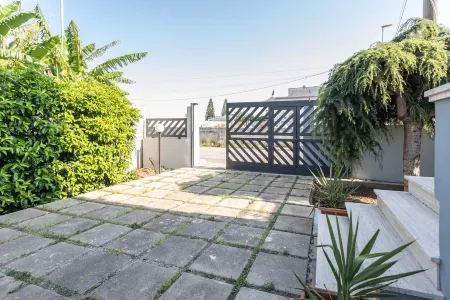 Detached apartment surrounded by greenery, in the quietness a stone's throw from the center