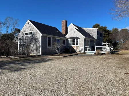 Elbow Inn: Private Retreat with Two Master Suites