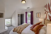 New 5BD Near UNL & DT - Poker Table & Games