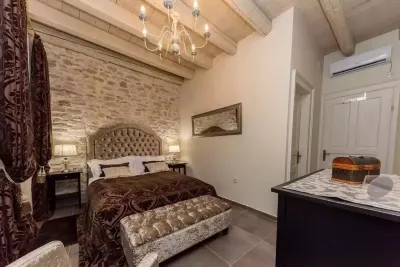 Luxury Rustic Villa Maria with Pool & Sauna  호텔