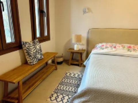 Charming 1-bedroom cottage with beautiful views in enchanting Mikros Prinos