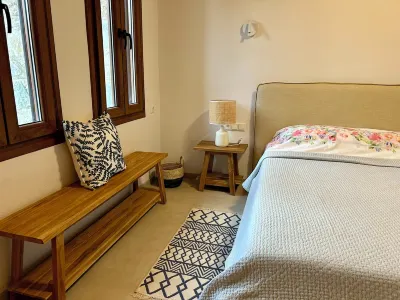 Charming 1-bedroom cottage with beautiful views in enchanting Mikros Prinos 타소스섬 주변 호텔