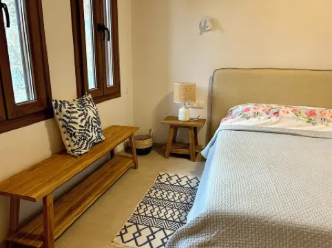 Charming 1-bedroom cottage with beautiful views in enchanting Mikros Prinos