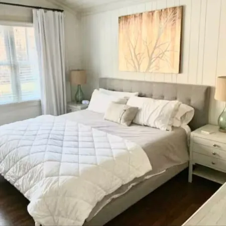 Highlands Lakefront Home 2 minutes from downtown!