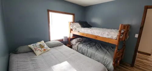 Charming 2-bedroom house with WiFi near Hiawatha National Forest in Manistique