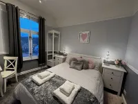 Stunning Spacious one Bedroom Apartment in Courtyard Location, Central to Town Hoteles en Belper