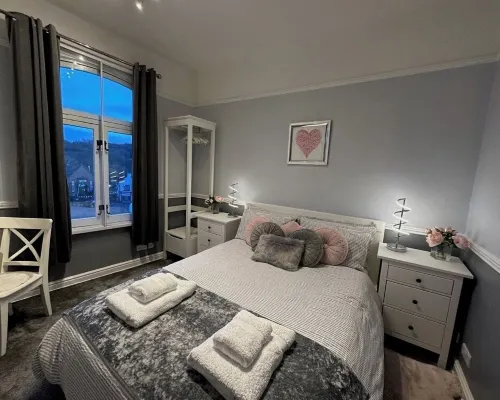 Stunning Spacious one Bedroom Apartment in Courtyard Location, Central to Town Hotels in Belper